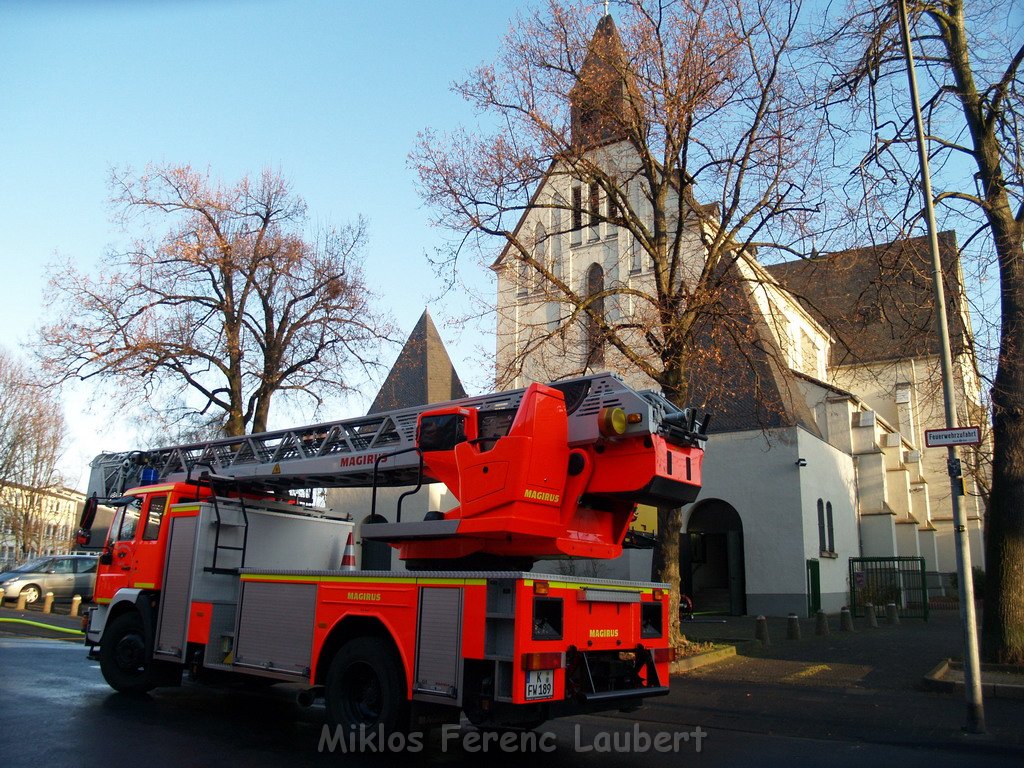 Brand in Kirche Koeln Muelheim Tiefenthalstr   P37.JPG